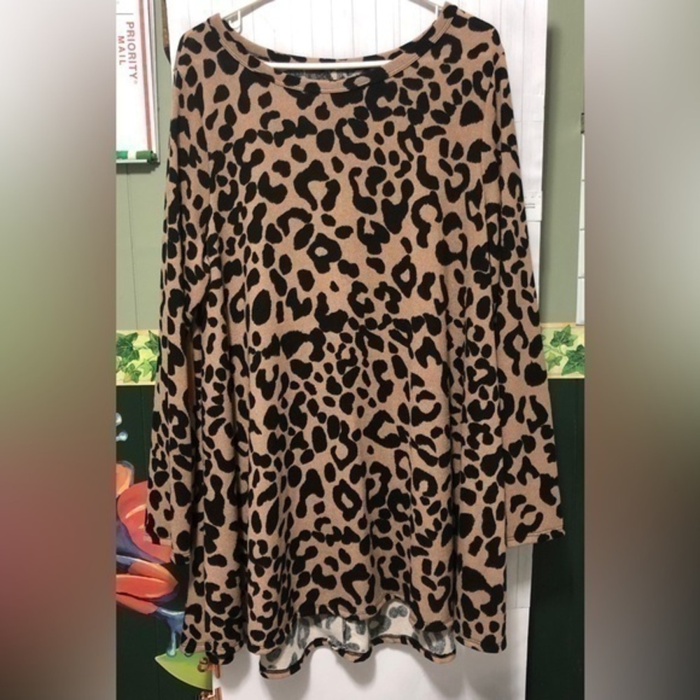 Donating Soon Chris & Carol Leopard Print Long Sleeve Tunic Top